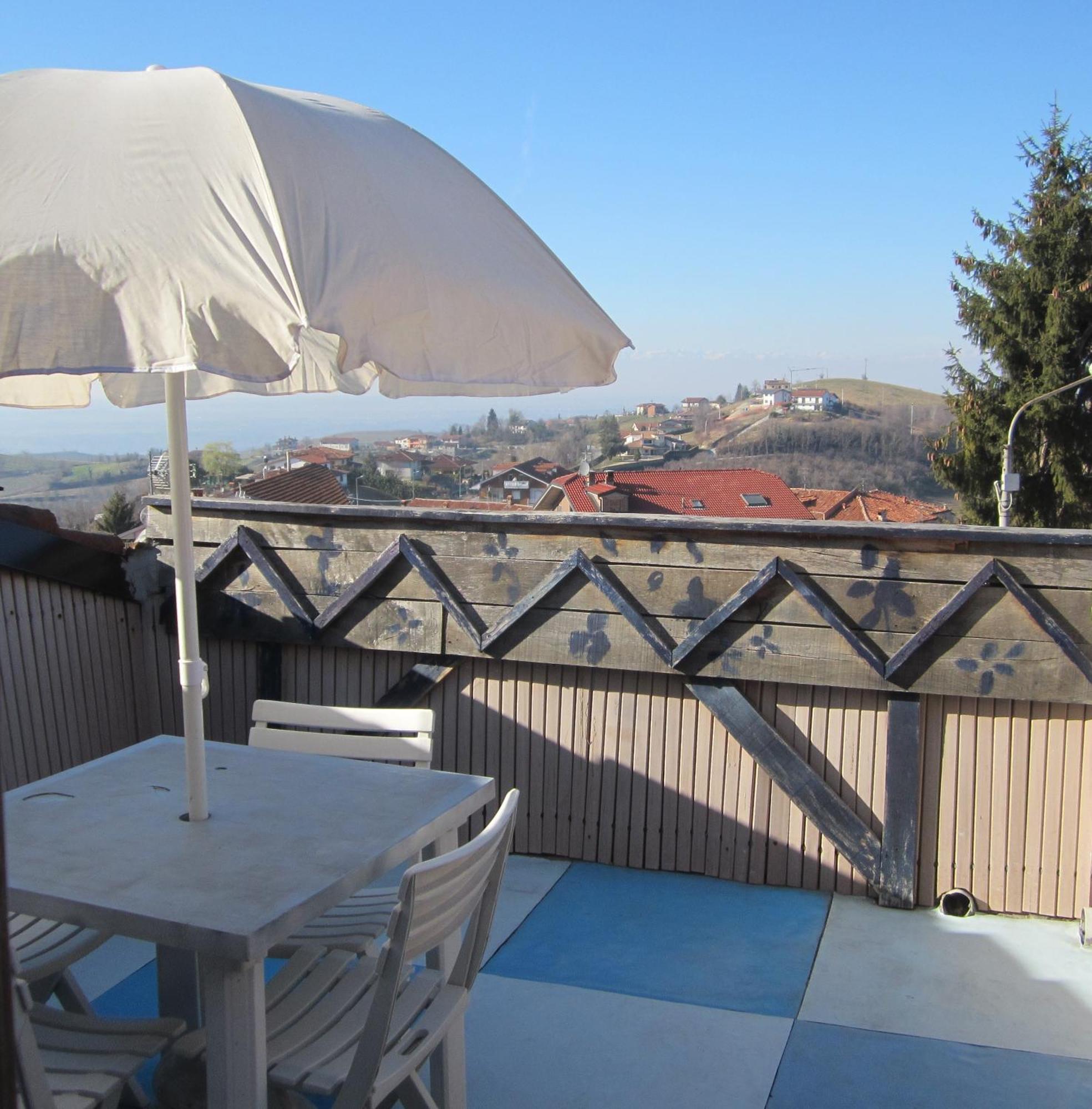 B&B I Colori Dell'Arcobaleno Belvedere Langhe Bagian luar foto